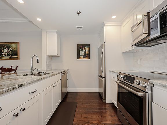 5th image of 10 Mountain Laurels Drive #408