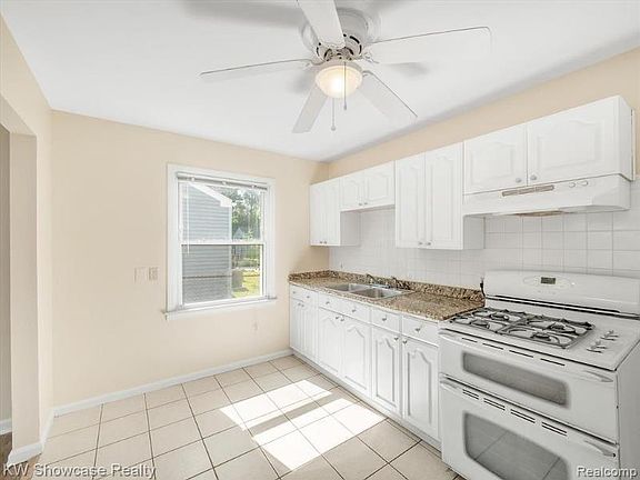 4th image of 561 E Bennett Ave