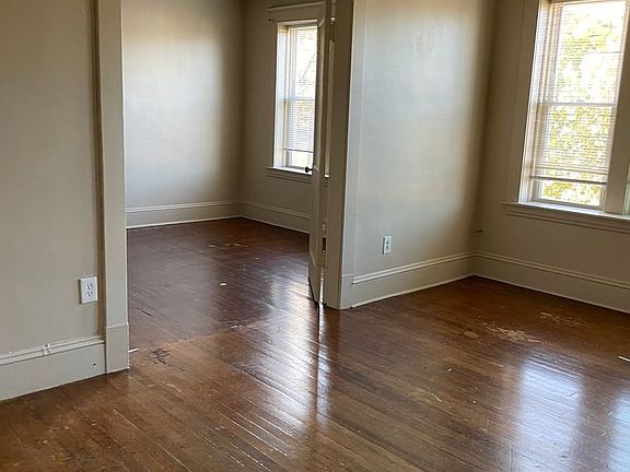 2nd image of 190-200 Oak St #200-3R