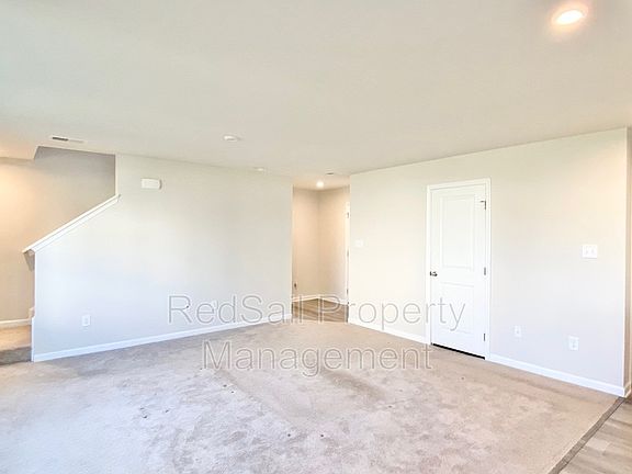 5th image of 102 Metz Dr