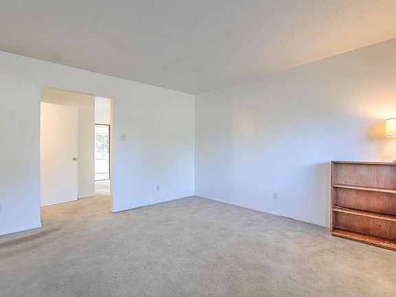 5th image of 601 Sandler Dr NE