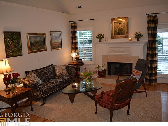 3rd image of 210 Shadowbrook Ct