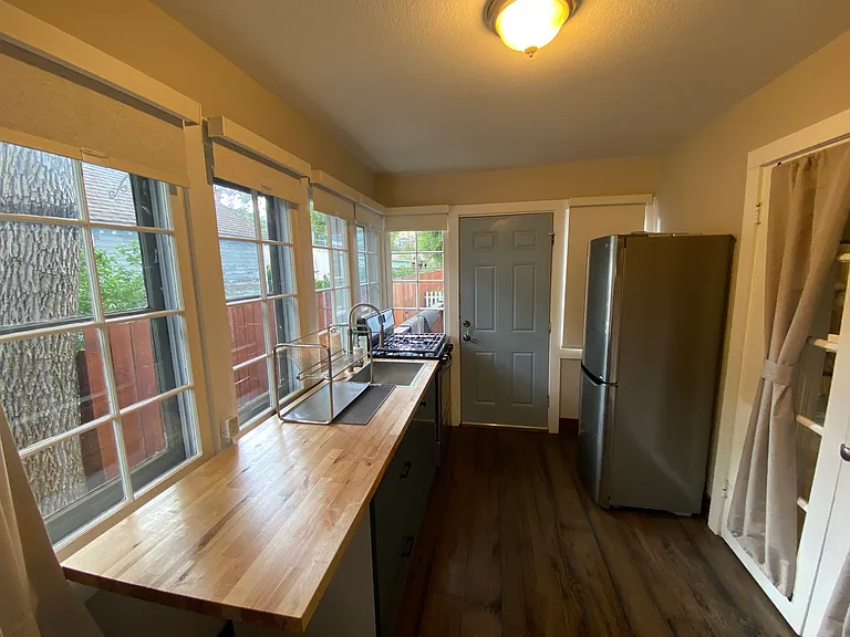 706 W Pikes Peak Ave #L1 — Photo 8
