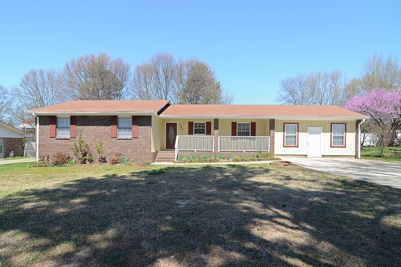 1st image of 992 Remington Dr SE