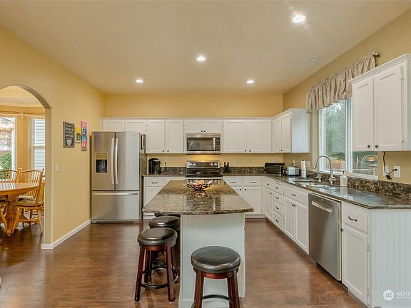 4th image of 17604 114th Street E