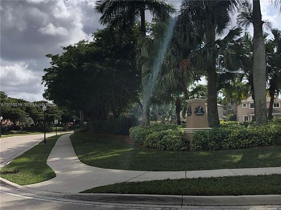 3rd image of 693 Live Oak Ln
