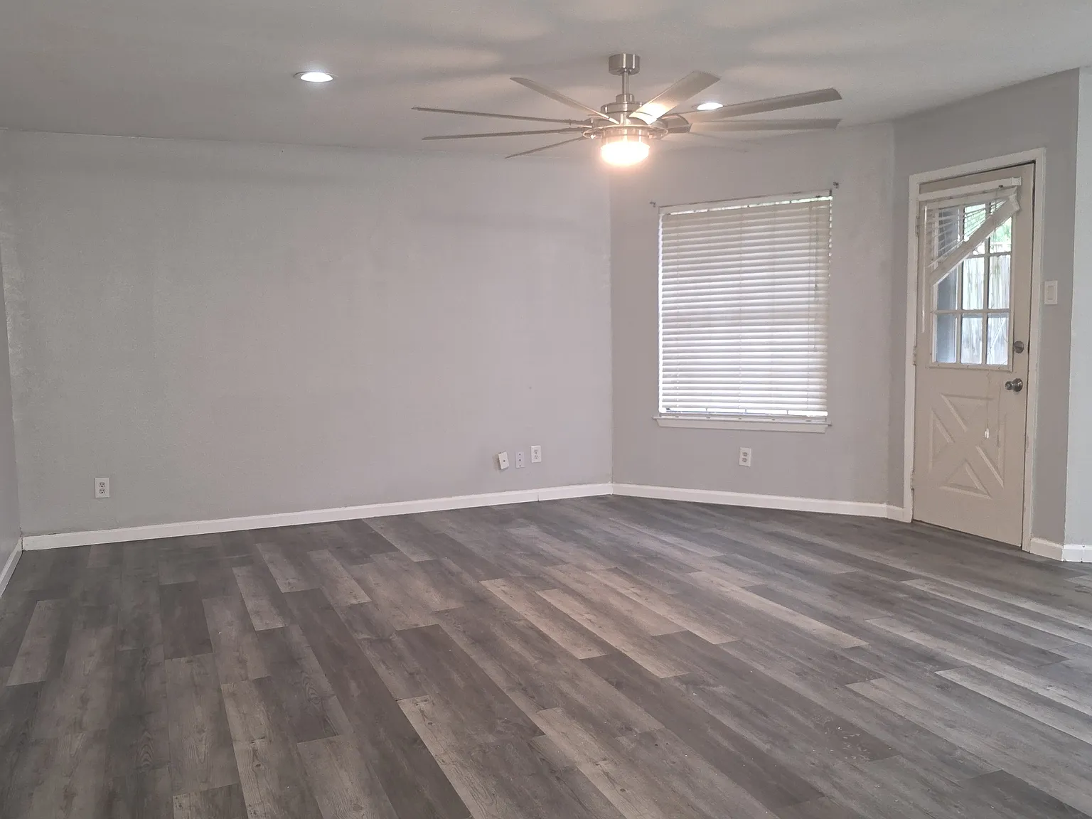 730 Patricia Dr, Sherman, TX 75090 - 1 — Photo 2
