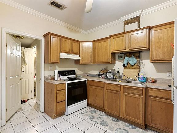 4th image of 547-49 Avenue E