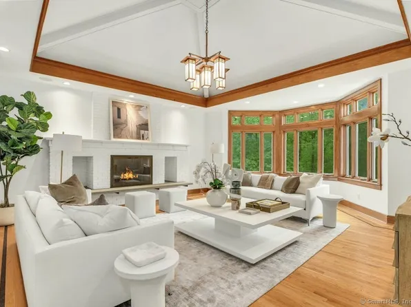 1315 Smith Ridge Road, New Canaan, CT 06840