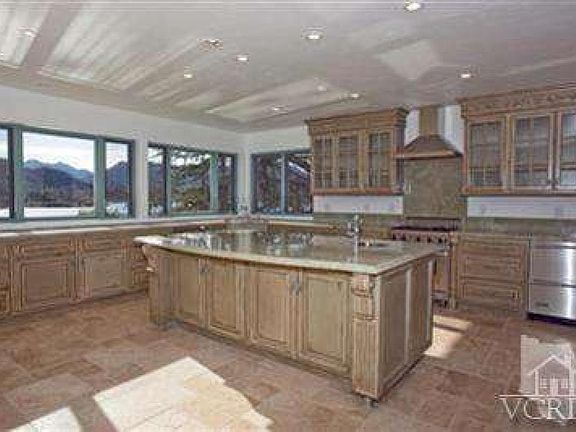 2nd image of 844 Lake Sherwood Dr