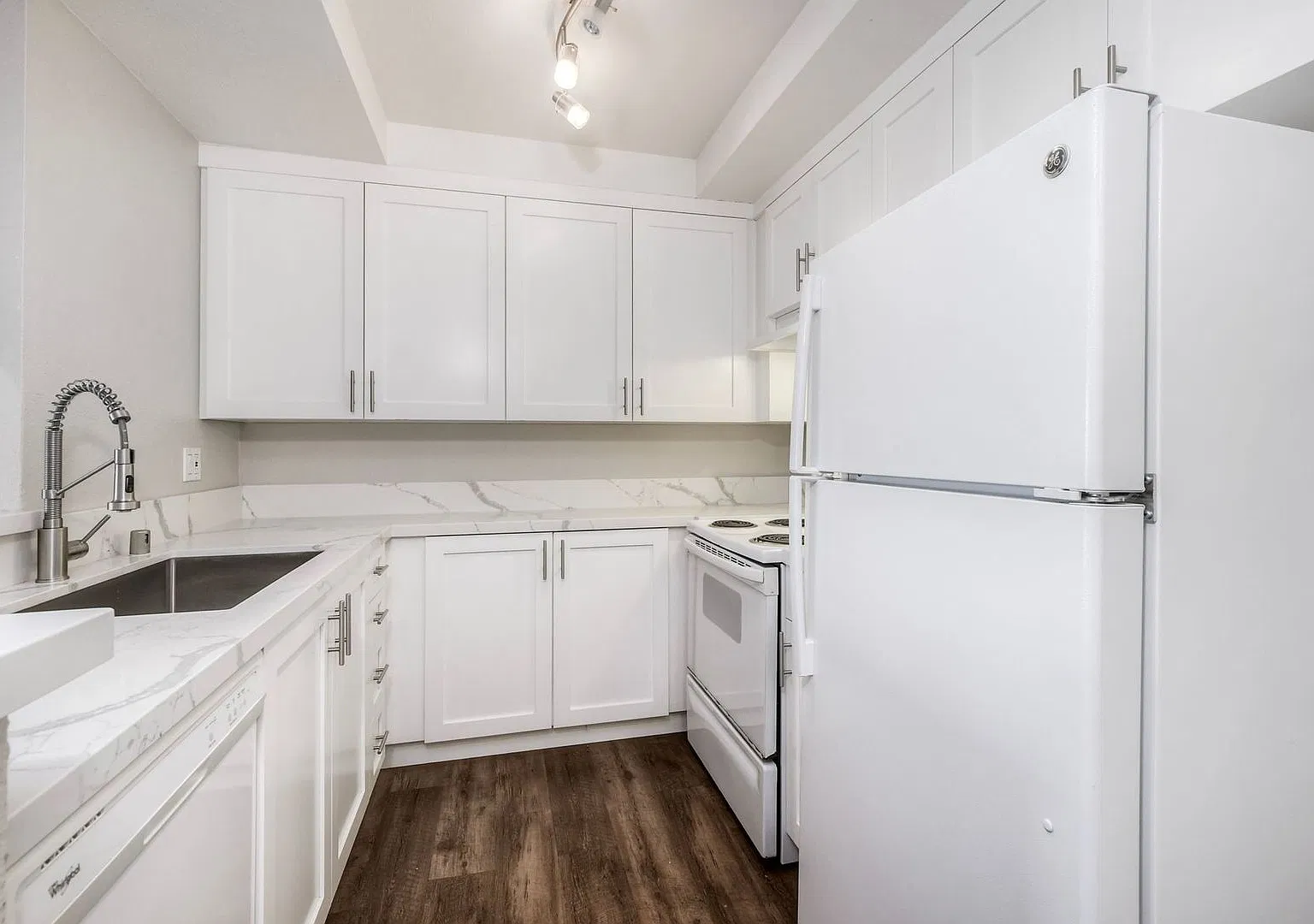 2024-042 432 Edgehill Lane Unit 193 — Photo 2