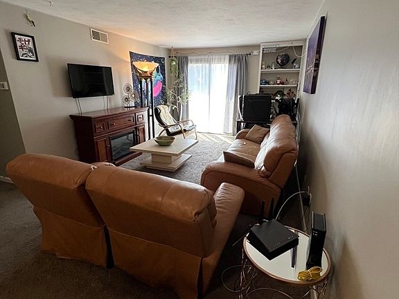 5th image of 176 Maple Ave APT 2-35