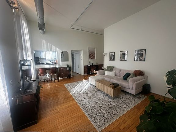 2nd image of 15 S Bank St #200A
