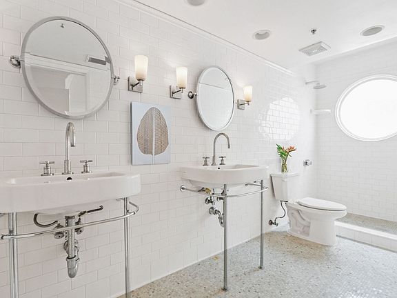 4th image of 1430 N Harper Ave #1061567