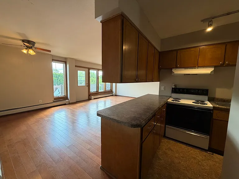 633 Robert St S #401 — Photo 6