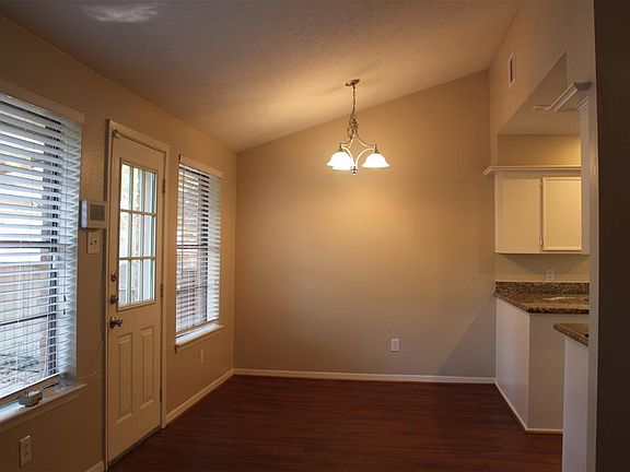 4th image of 2203 Silver Falls Dr