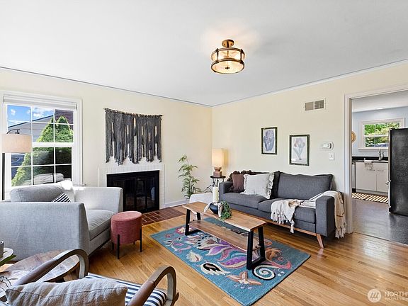 4th image of 2709 Lynn Street