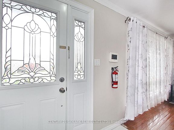 5th image of 44 Sharon Ct