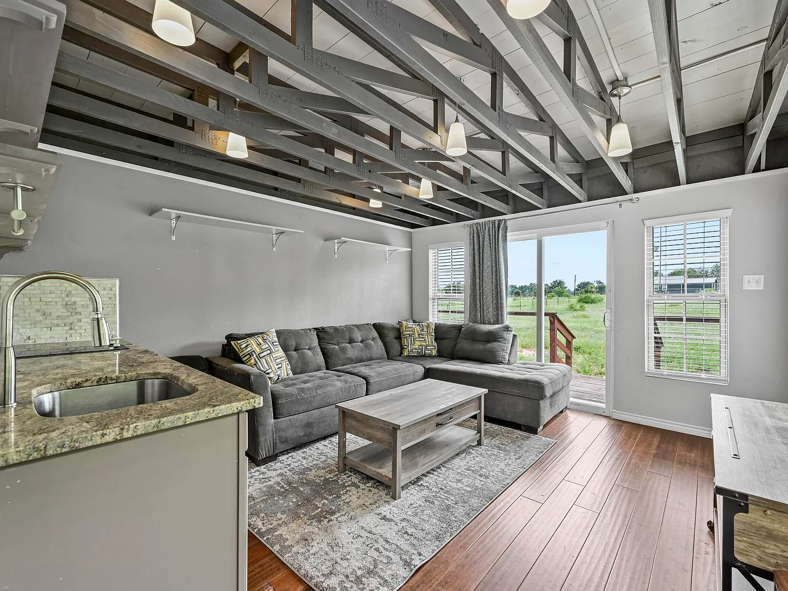 1 bed, 300 sqft, $1,100 — Photo 4