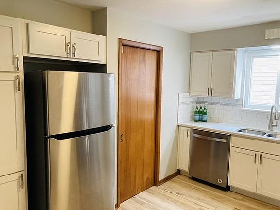 4th image of 1292 Mathews Ave