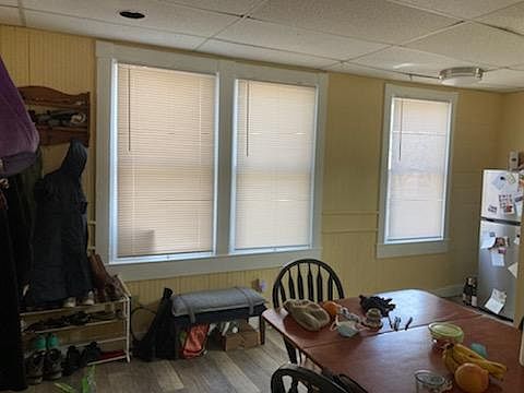 Kitchen / dining area, entry