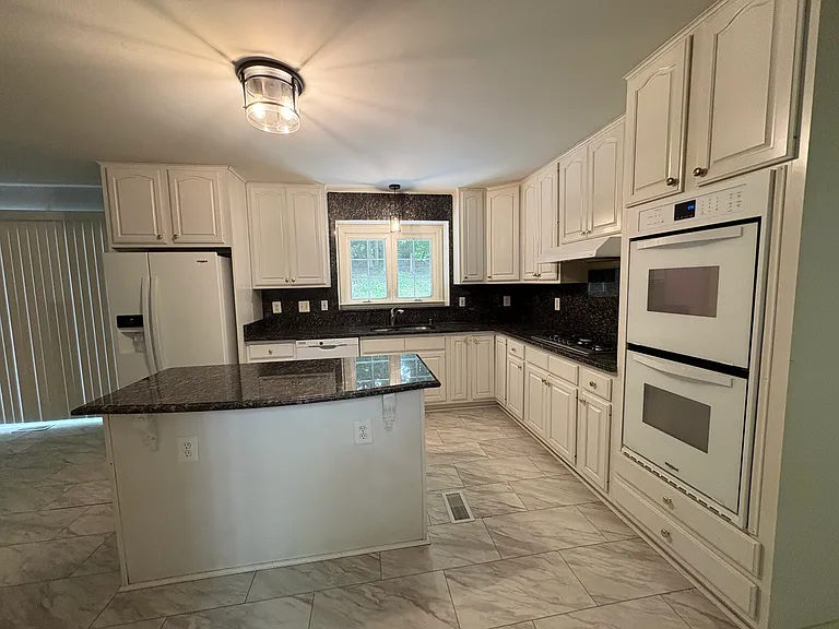 20449 Winfield Pl — Photo 8