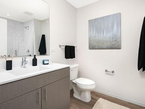 2nd image of 1402 S Wabash Ave #305