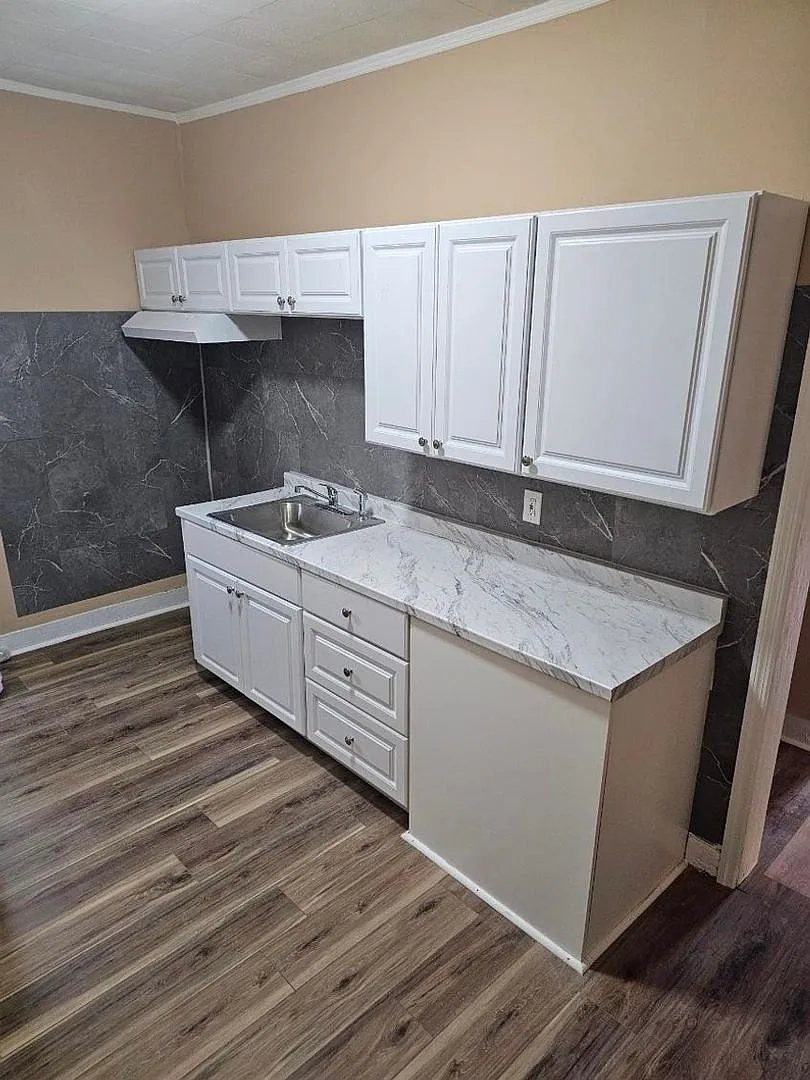 Newly Renovated - 3BR in Manville — Photo 4