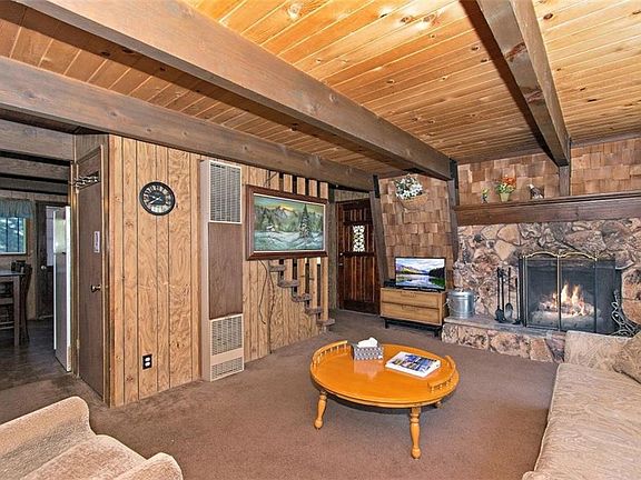 4th image of 305 Shakespeare Ln