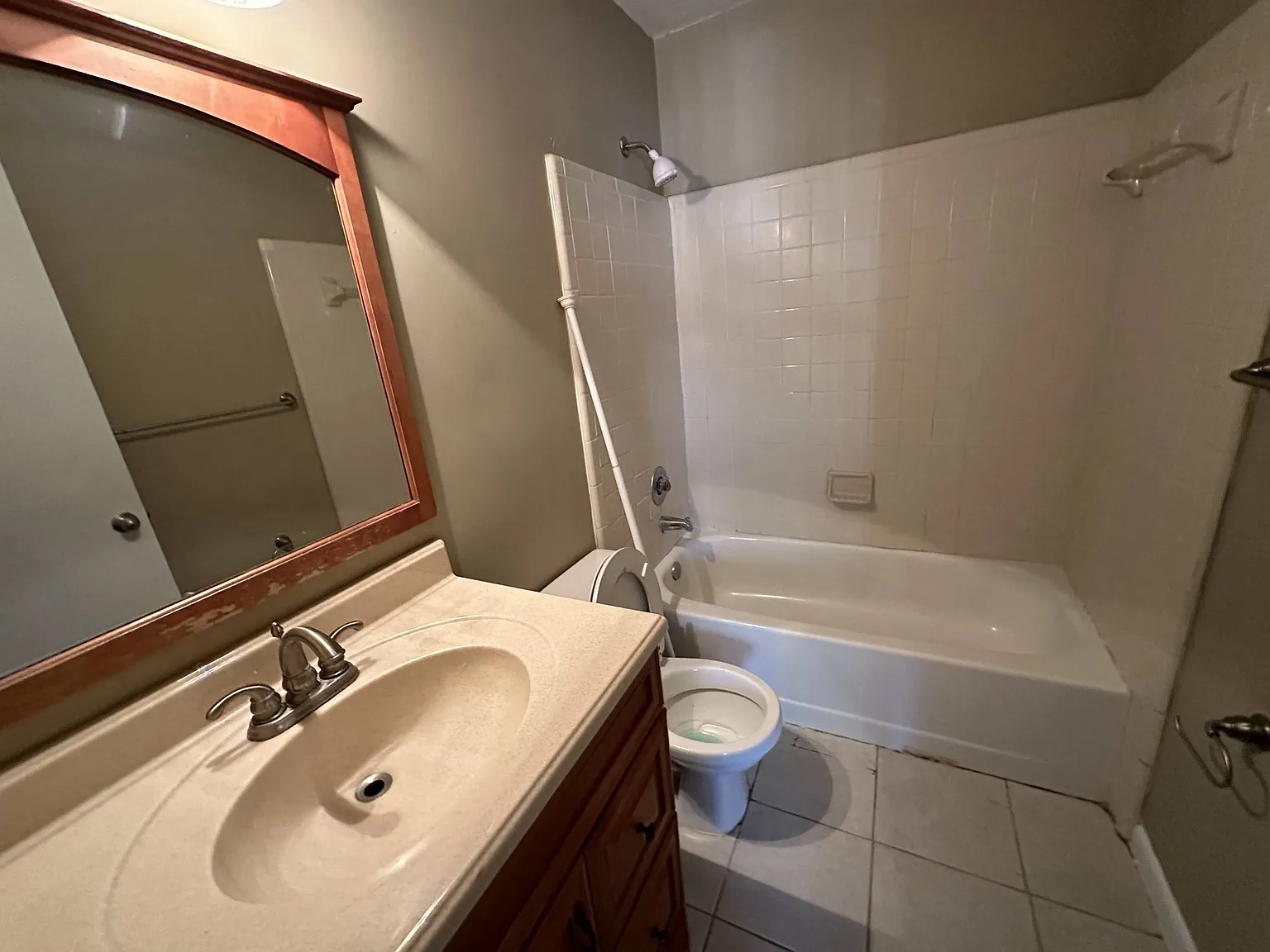 2735 SW 35th Place #2001 - 1 — Photo 3