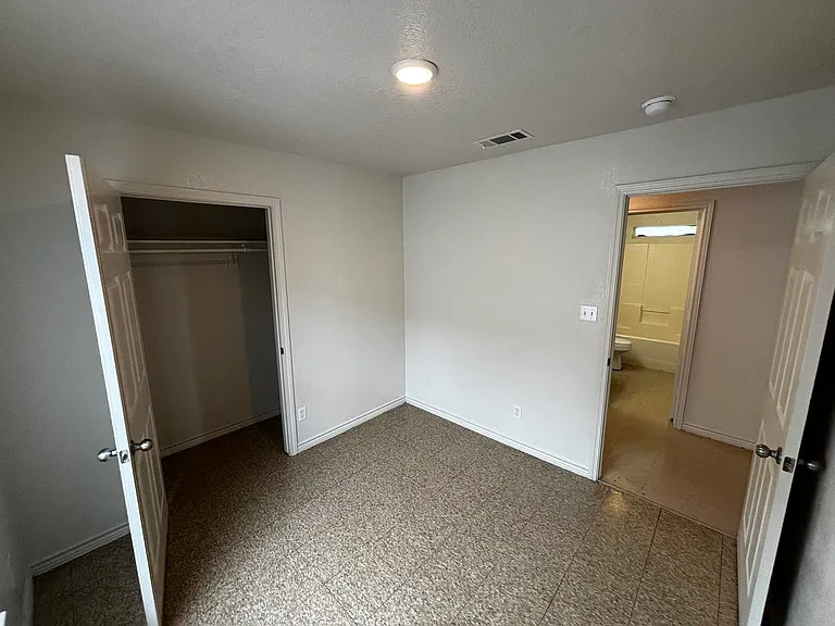 814 S Martin Luther King Jr Dr — Photo 17