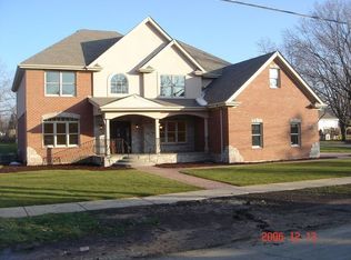 4433 Roslyn Rd, Downers Grove, IL 60515