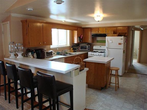 3rd image of 556 Marilyn Ln