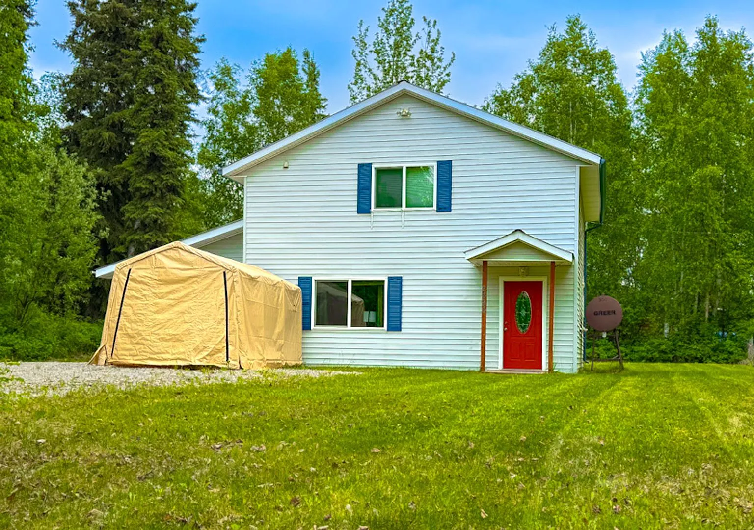 3 Bedroom Home in North Pole with Garage!! — Photo 1