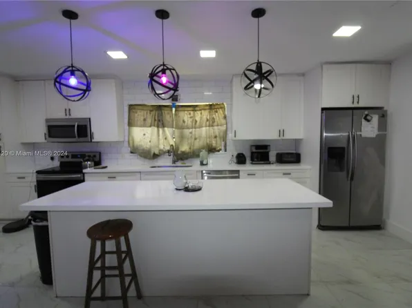 785 NW 198th St, Miami Gardens, FL 33169