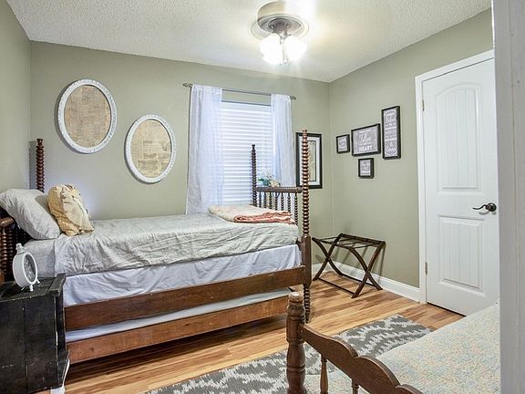 5th image of 108 Wisteria Dr