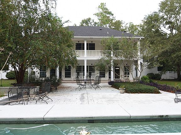 3rd image of 1053 Cherry Creek Dr