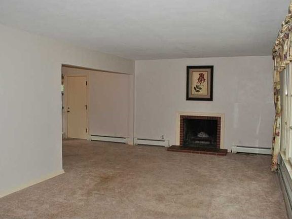 2nd image of 110 Avenue E