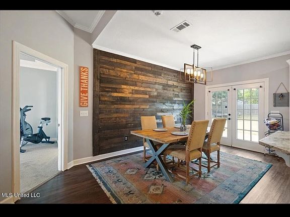 3rd image of 104 Turnberry Cv