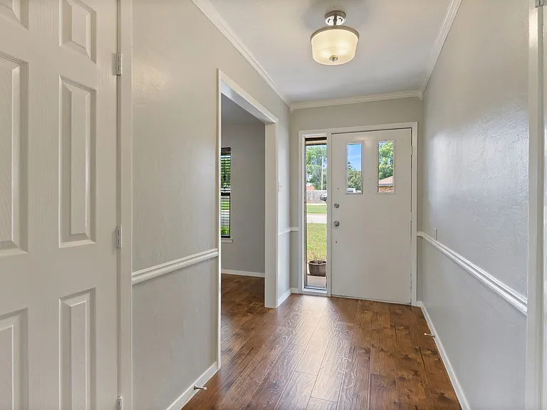 6540 Victoria Ave — Photo 3