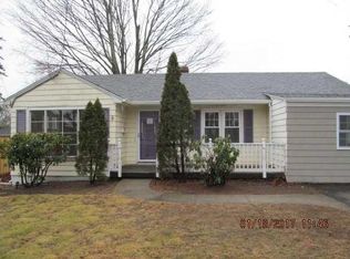 41 Grove Ave, Cranston, RI 02910