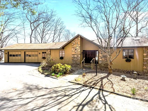 1105 High Vista Dr, Mills River, NC 28759
