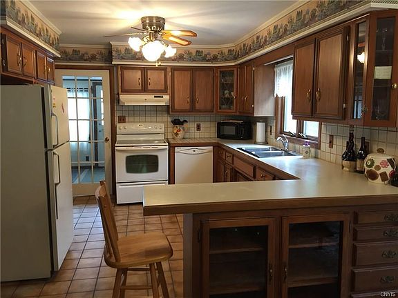 4th image of 304 Barton Cir