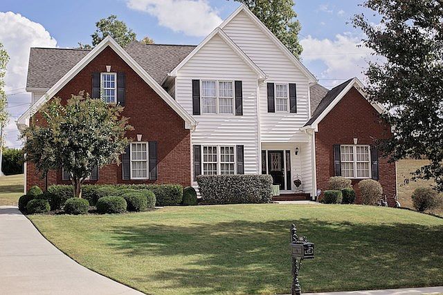 1st image of 115 Peppertree Dr NE