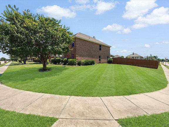 5th image of 1100 Camelot Dr