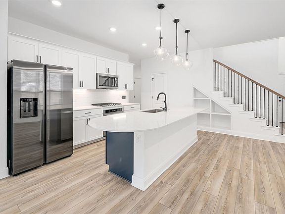 5th image of 825 Olinda Way