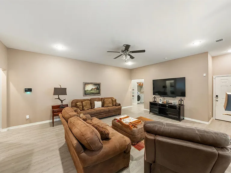306 Helen St — Photo 14