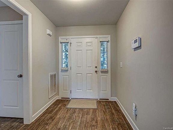 4th image of 100 Candace Ct