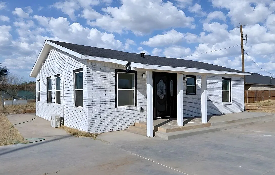 3 bed, 1073 sqft, $2,095 — Photo 1