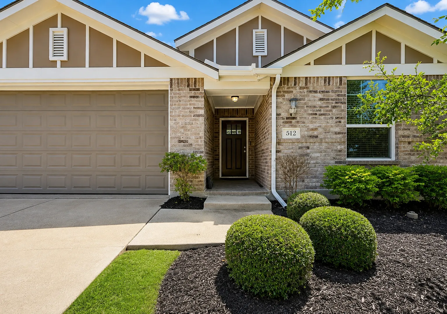 Exquisite 4-Bedroom Home in the Prestigious Light Farms Neighborhood — Photo 3